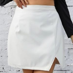 NWOT plus white faux SOLDDDDleather zip split hem skirt 3x